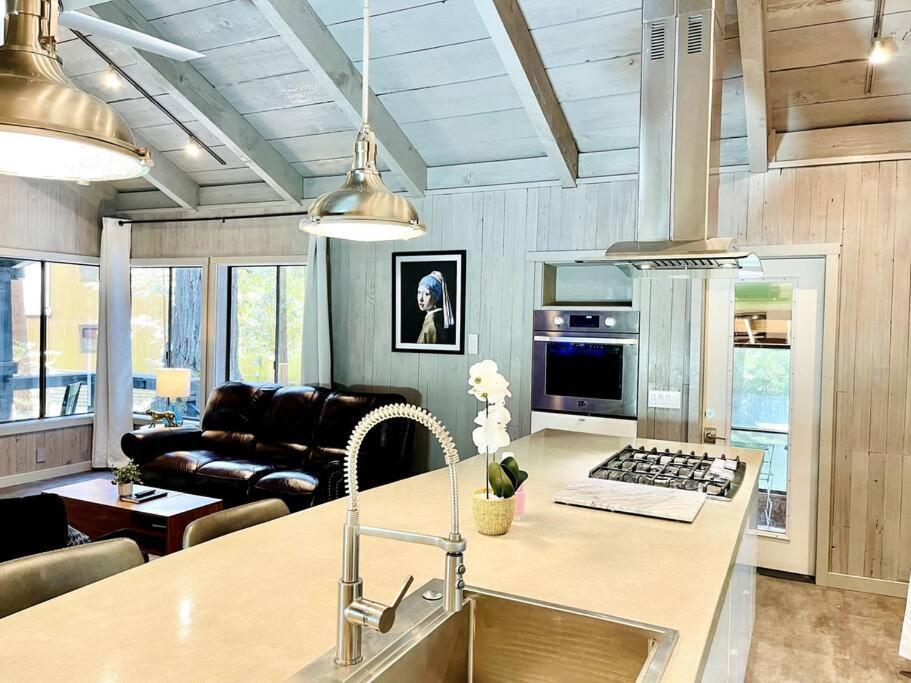 فيلا Modern House W. Fast Internet In 1 Acre Land Occidental المظهر الخارجي الصورة